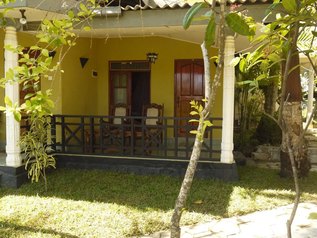 Traveller'S Home Hotel Тисамахарама Стая снимка