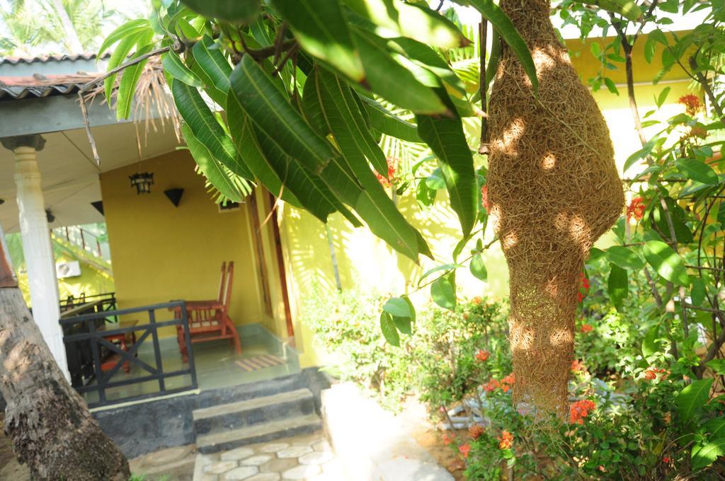 Traveller'S Home Hotel Тисамахарама Екстериор снимка