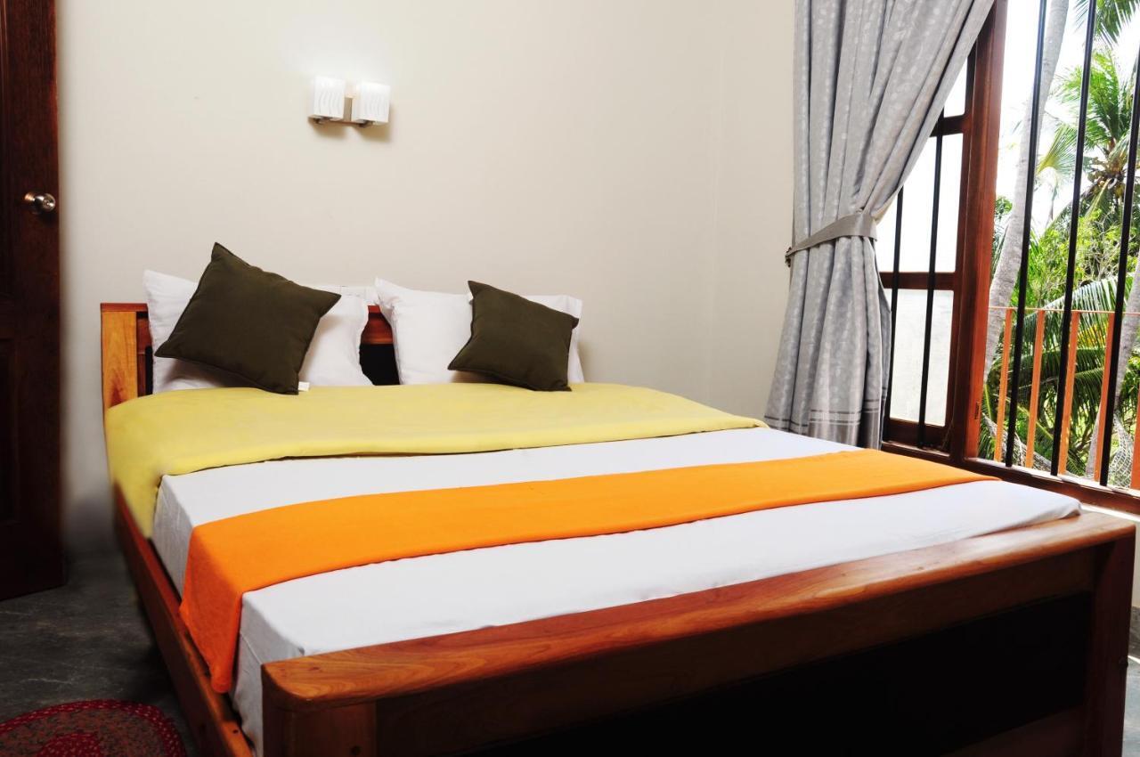 Traveller'S Home Hotel Тисамахарама Стая снимка